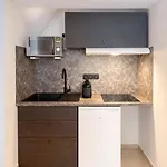 Champs Elysees - Prestige For 4 *