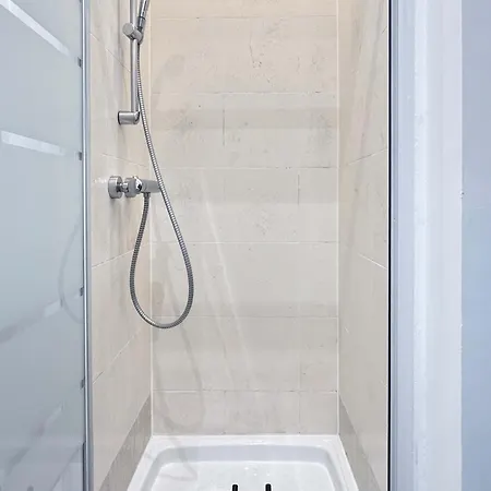 Parisian Retreat Champs-elysees Area Apartment