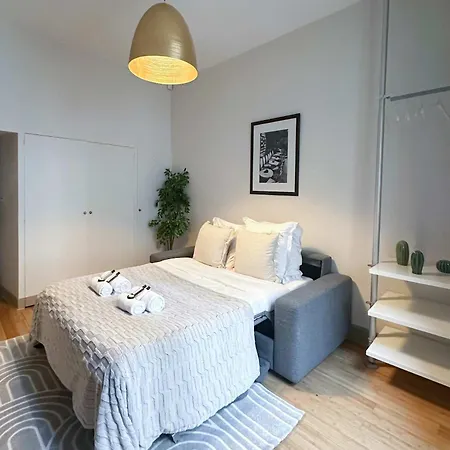 Parisian Retreat Champs-elysees Area Apartment *