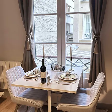Parisian Retreat Champs-elysees Area Apartment Paris
