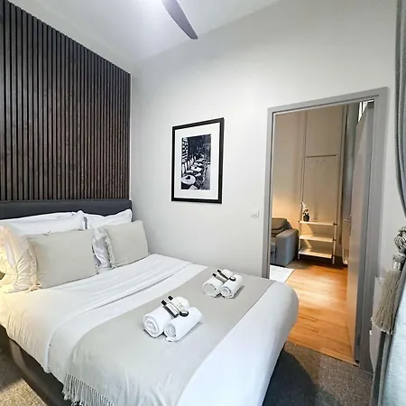 Parisian Retreat Champs-elysees Area Apartment