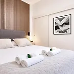 Champs Elysees - Prestige For 4 Paris